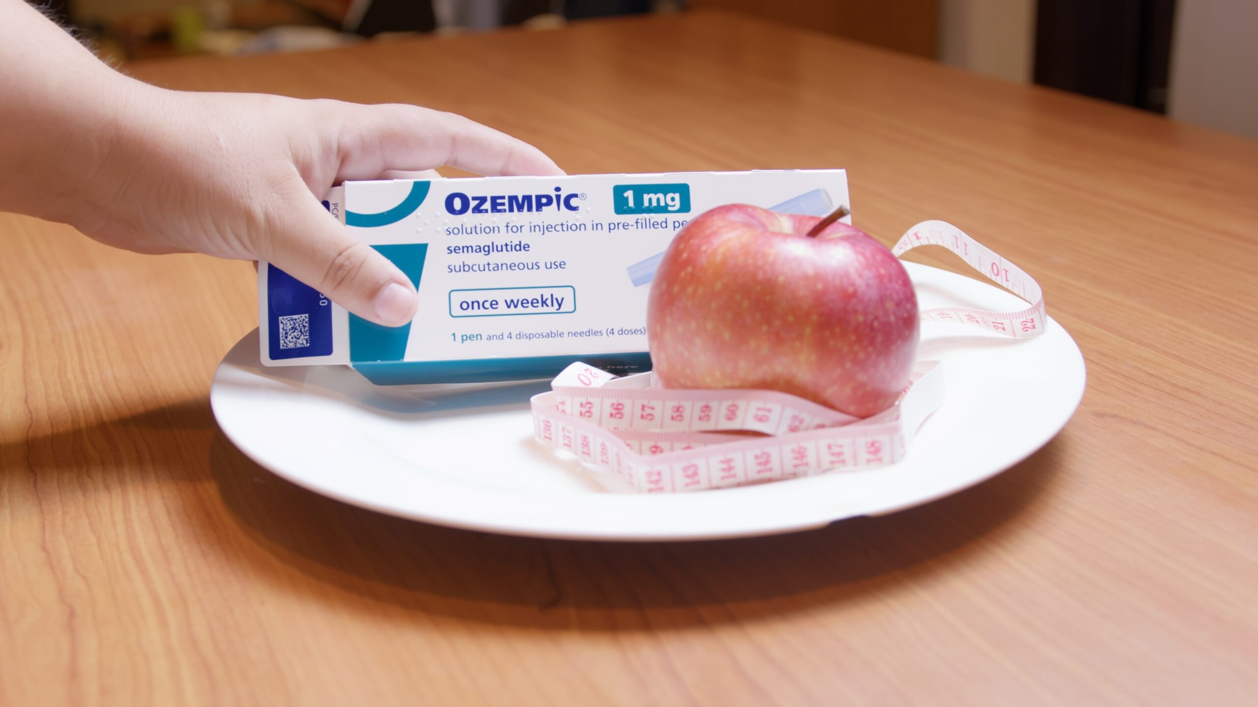 semaglutide vs tirzepatide cual es mejor Deciding between Tirzepatide and Semaglutide for weight loss? Let us break  down the differences and similarities. 📊 Tirzepatide targets both GLP-1  and GIP receptors and shows an average of 15-20%…